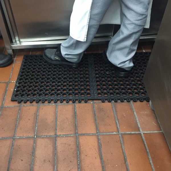 Wet Area Waterproof Heavy Duty Industrial Kitchen Workshop Anti Fatigue Drainage Hollow Interlocker Non Slip Rubber Tile Mat