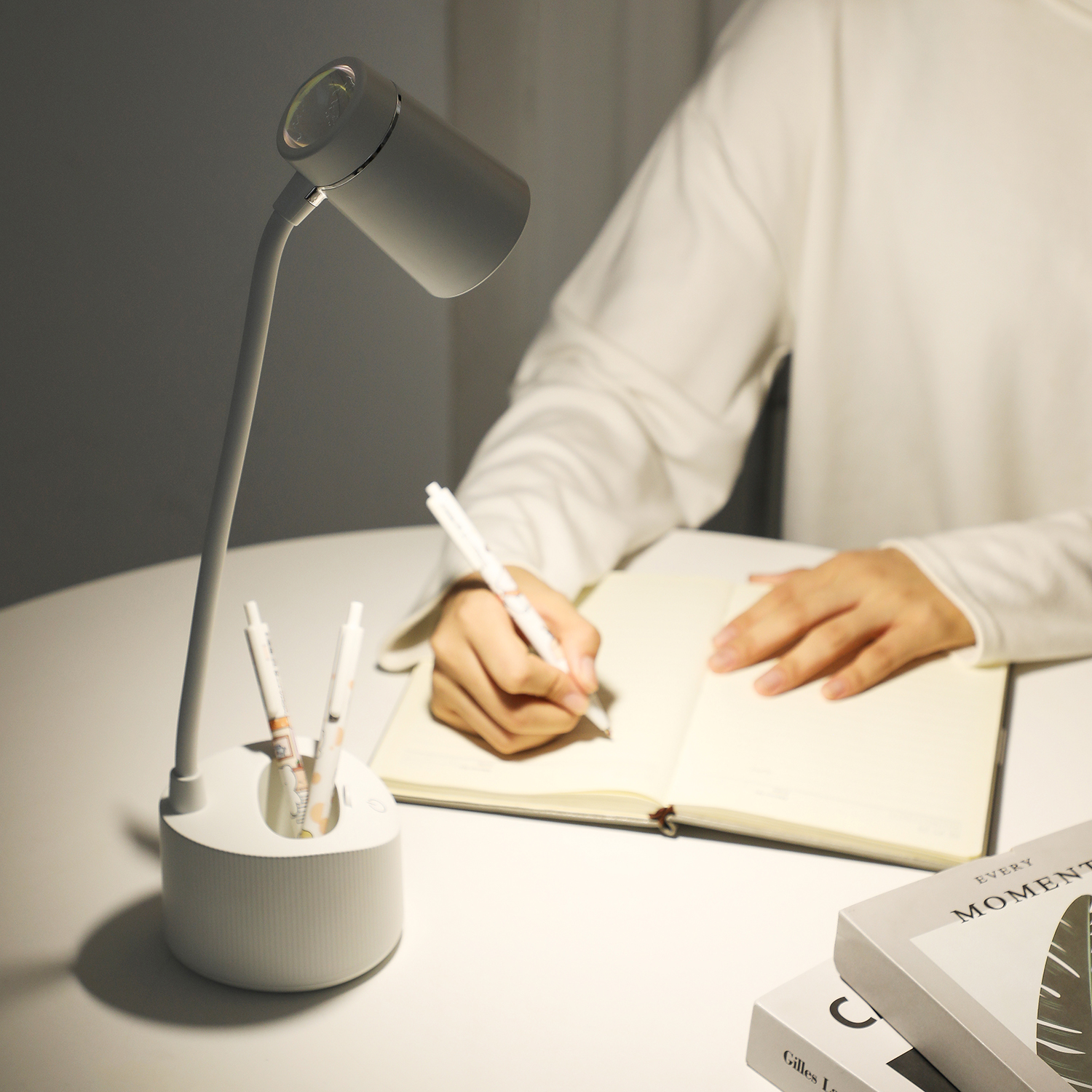 Customize Creative Led Warm Light Touch Rechargeable Portable Desktop Study Reading Cordless Flashlight Table Lamps