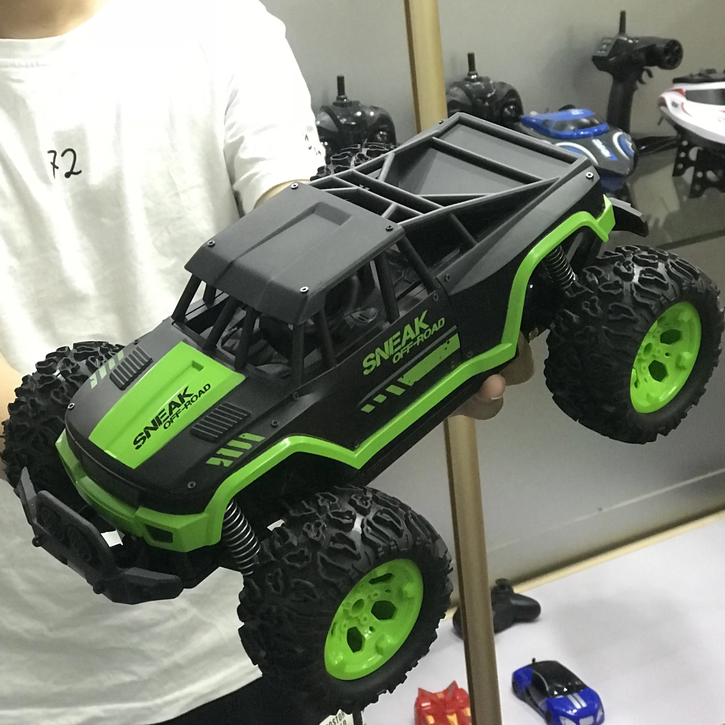 Flytec RTR RC Monster Truck 2.4G 1/12 High Speed Electric Buggy Crawler RC Racing Car 8813