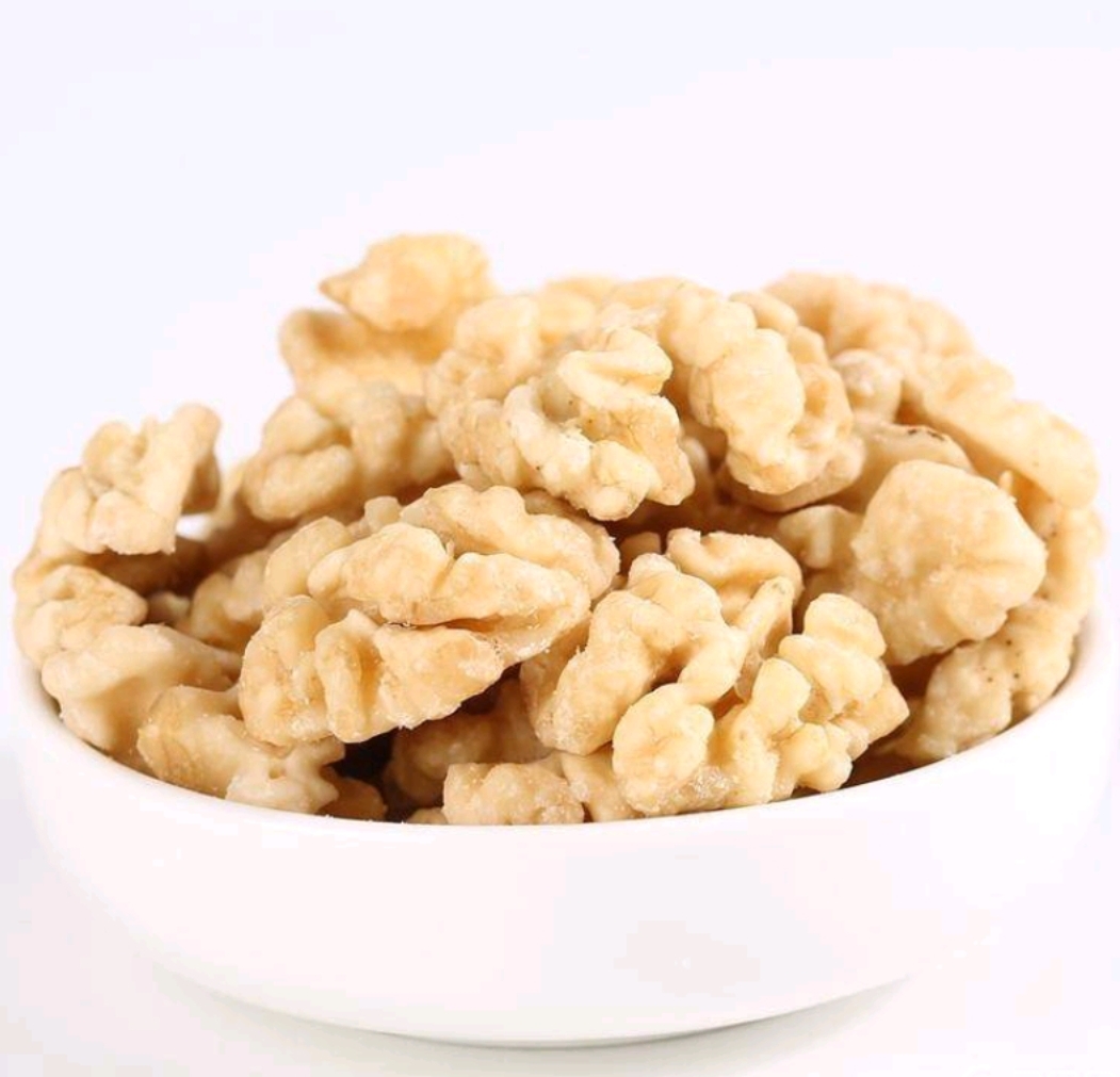 Lots of wholesale walnut nuts, healthy nuts