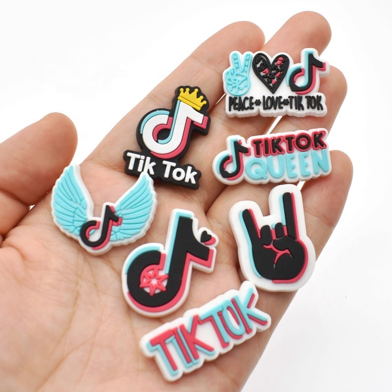 Оптовая продажа, croc, подвески, tik, соцсети, tok серии, pvc croc, подвески, модные подвески для обуви tik croc