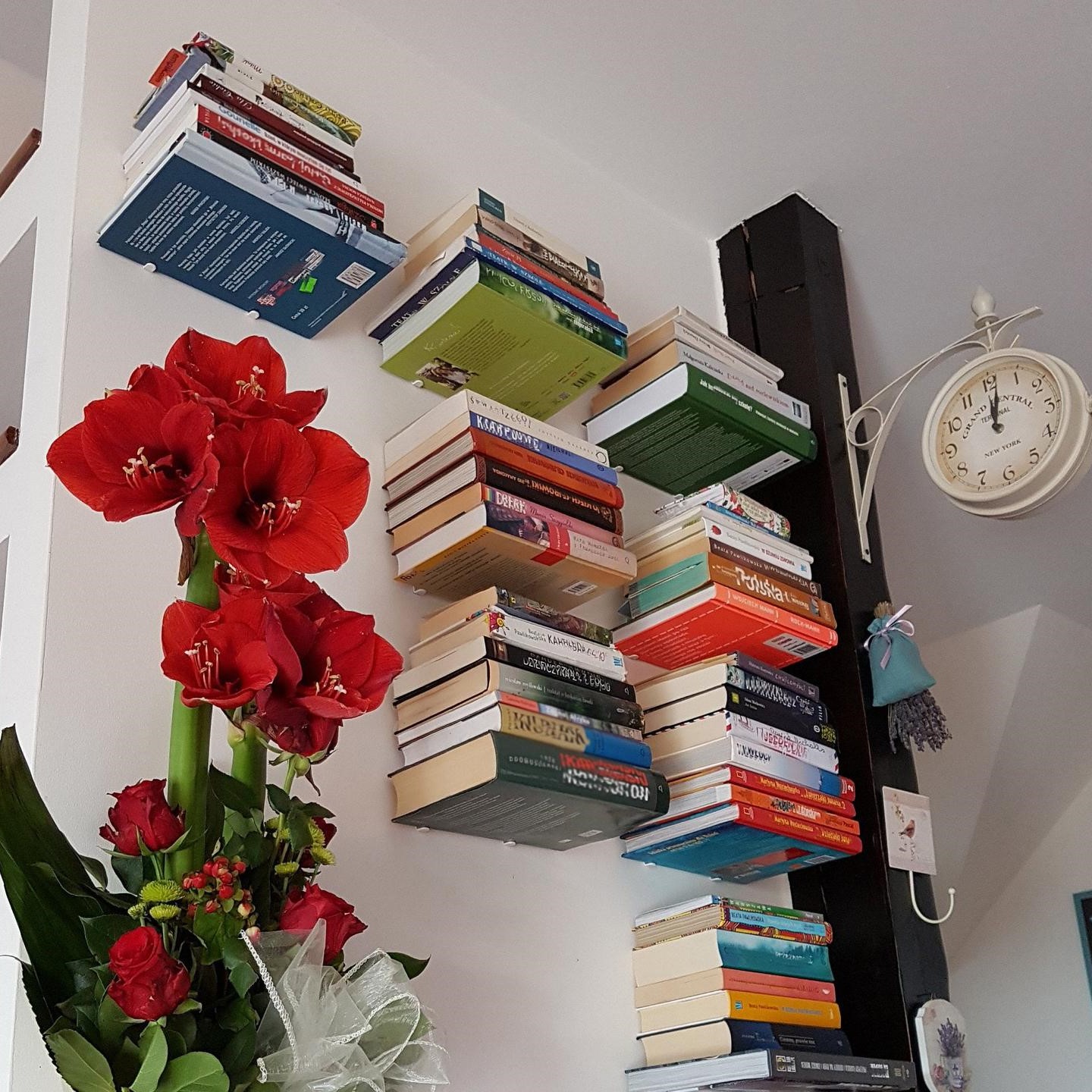 Компактная невидимая настенная книжная плавающая полка