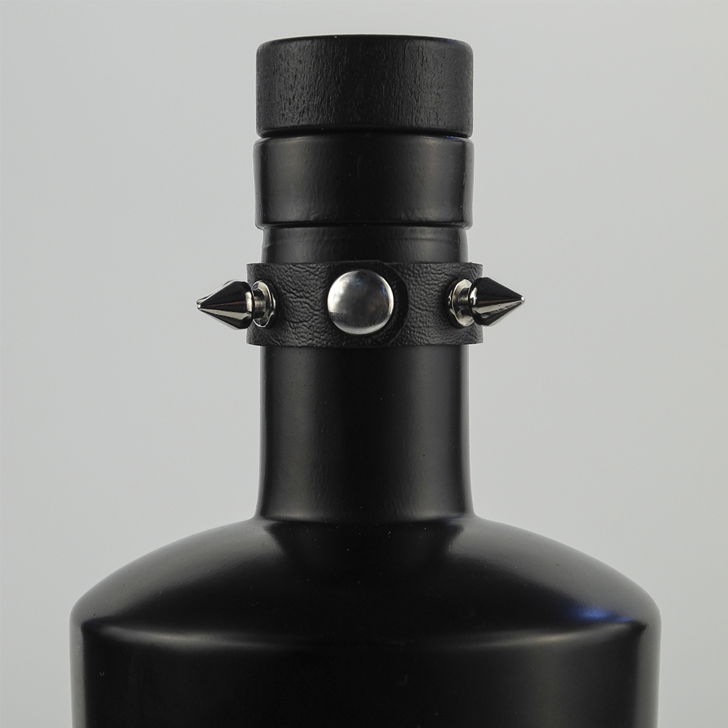 Classic high quality black matte vodka bottle rectangular glass whiskey bottle empty gin tequila with wooden cork