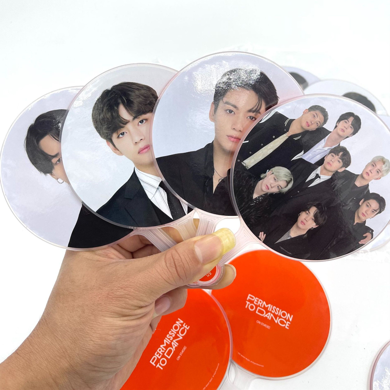Оптовая продажа, товар KPOP Idol, двусторонний Печатный Bangtan Boys, разрешение танцевать на сцене, мини-веер, пластиковый веер