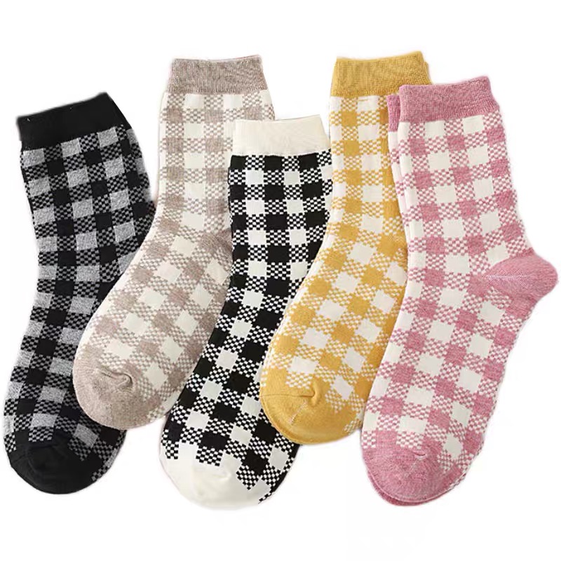 Wholesale 2021 latest OEM custom LOGO cotton plaid pattern socks women