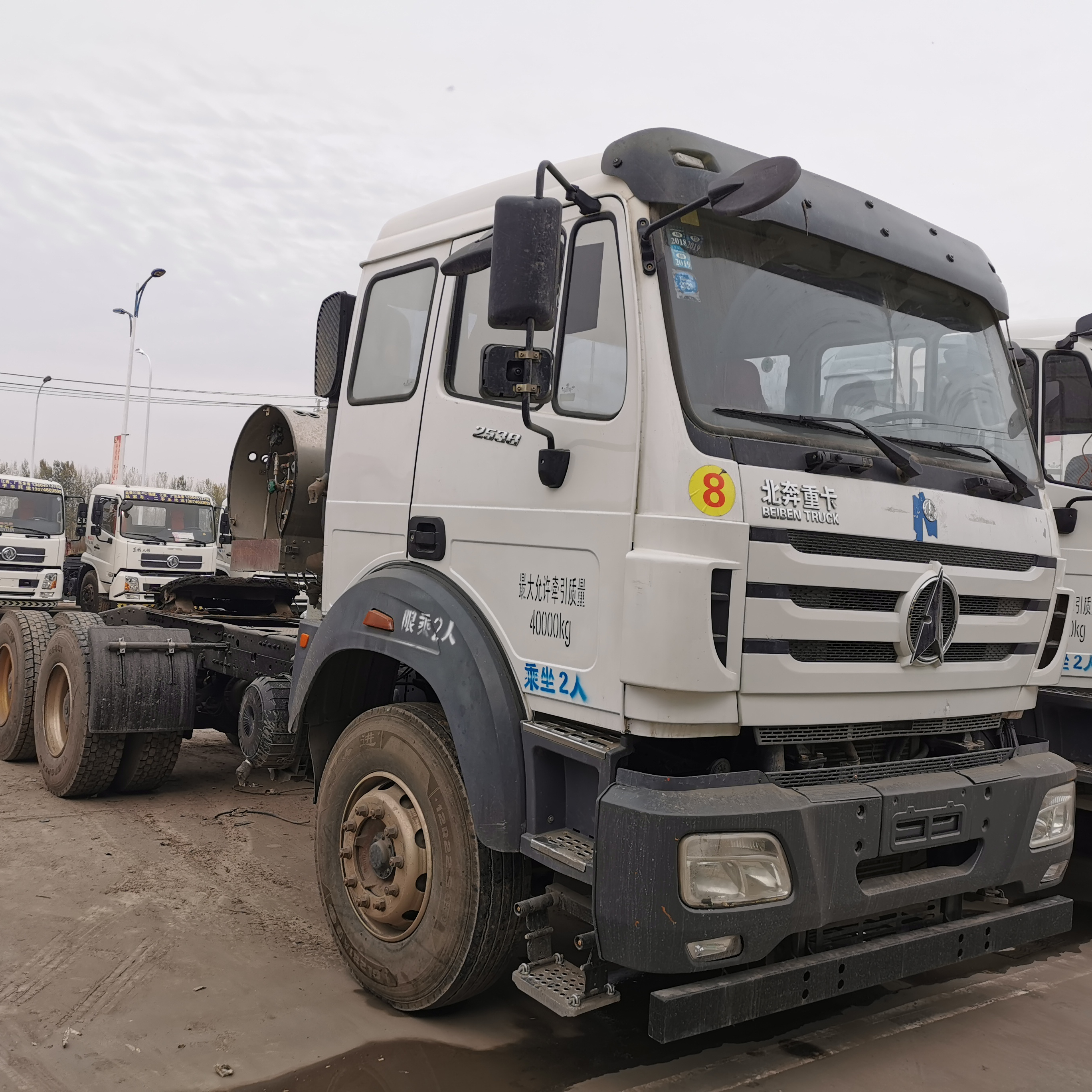 Акция 40ton б/у трактор 380hp Beiben CNG трактор для Узбекистана по низкой цене