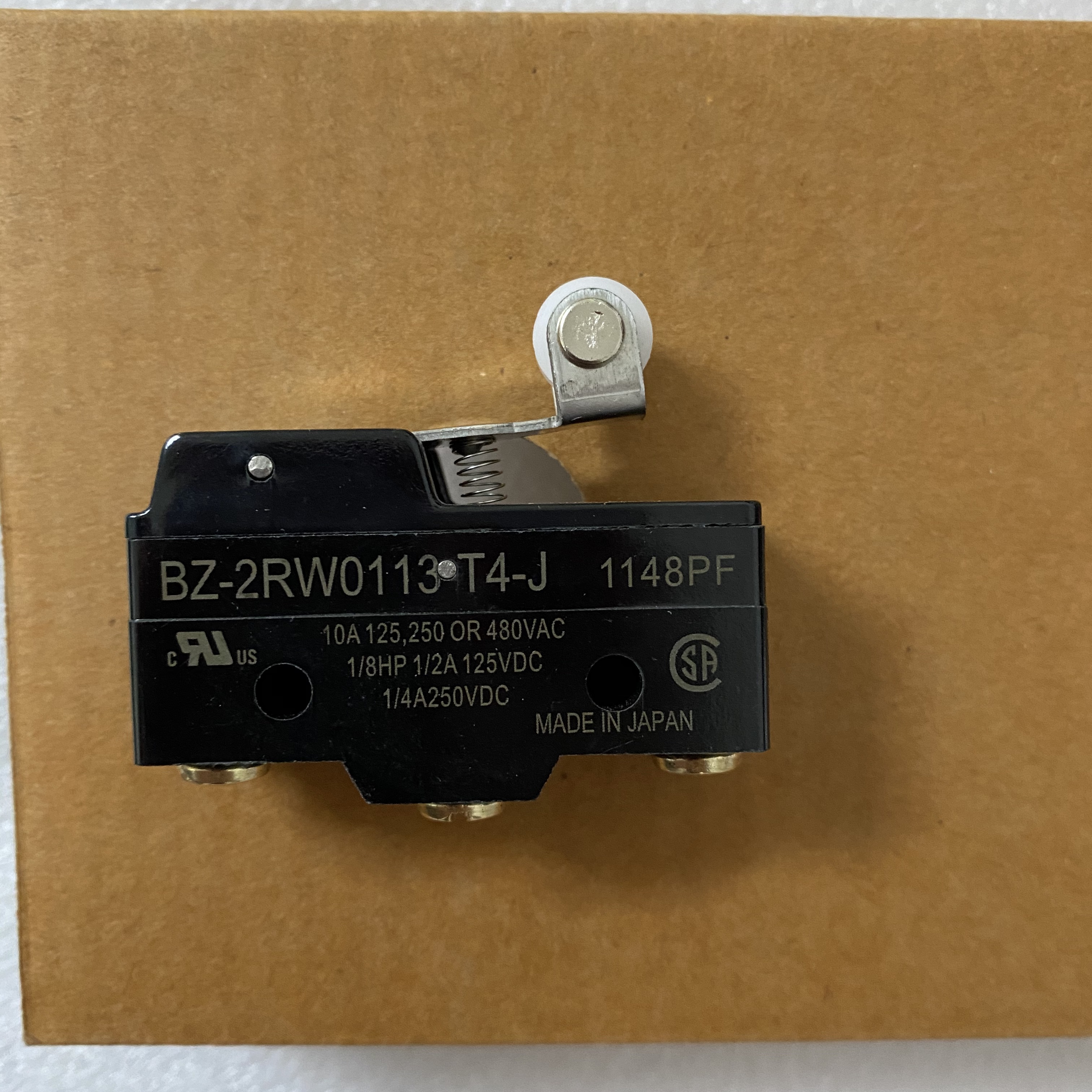 Micro switch BZ-2RW0113-T4-J 8mm Brand new and Original