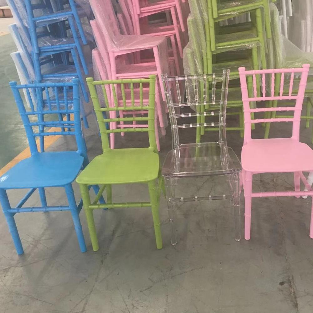 Пластиковые розовые белые ясные голубые зеленые детские стулья Chiavari для домашней вечеринки