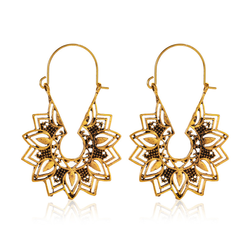 Designer new product hollow retro ethnic style carved metal fan-shaped gold earrings for women 2021