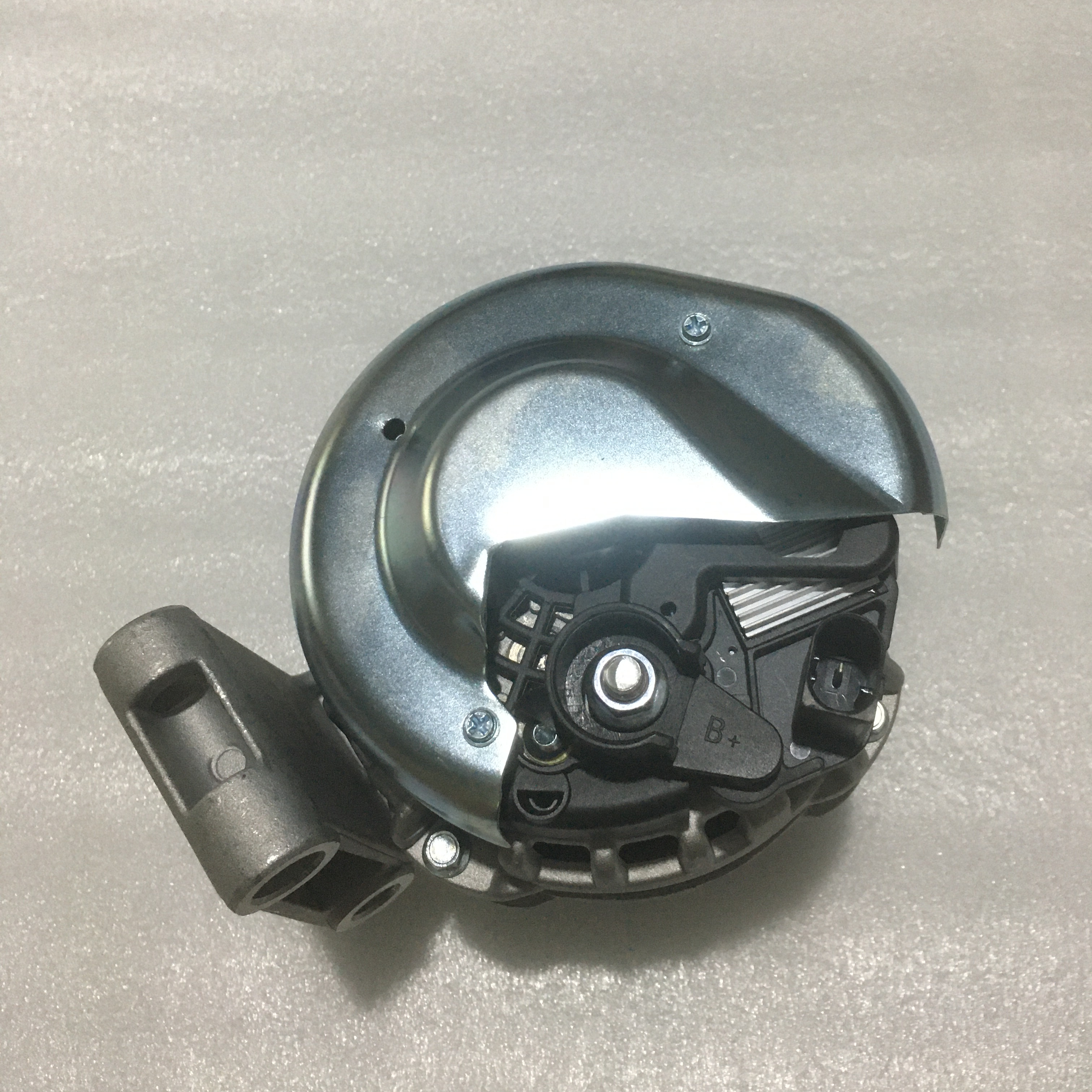 Отличное качество UK01-18-300 генератор для Mazda BT50 UP 2011 и Ranger 3,2 one pin