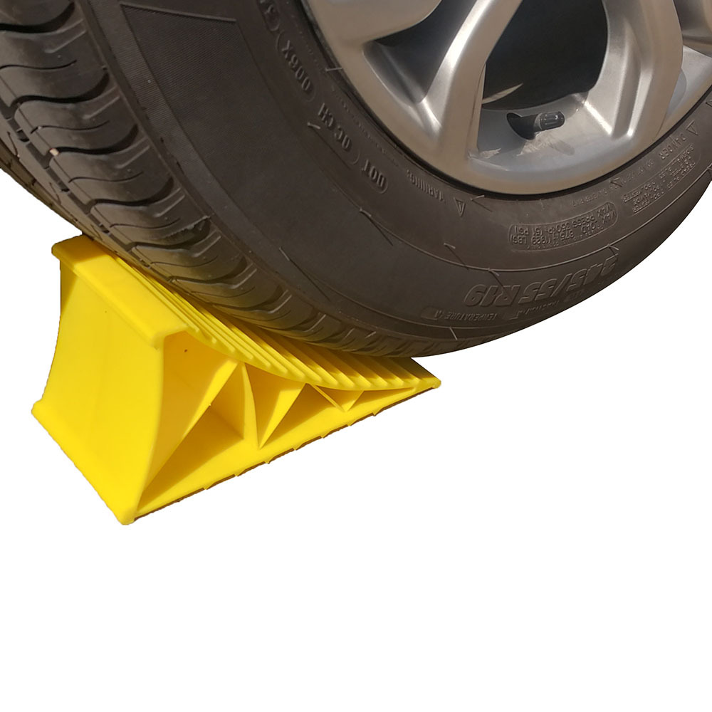 Mini plastic wheel stop triangle wood yellow parking block RV parking equipment wheel block