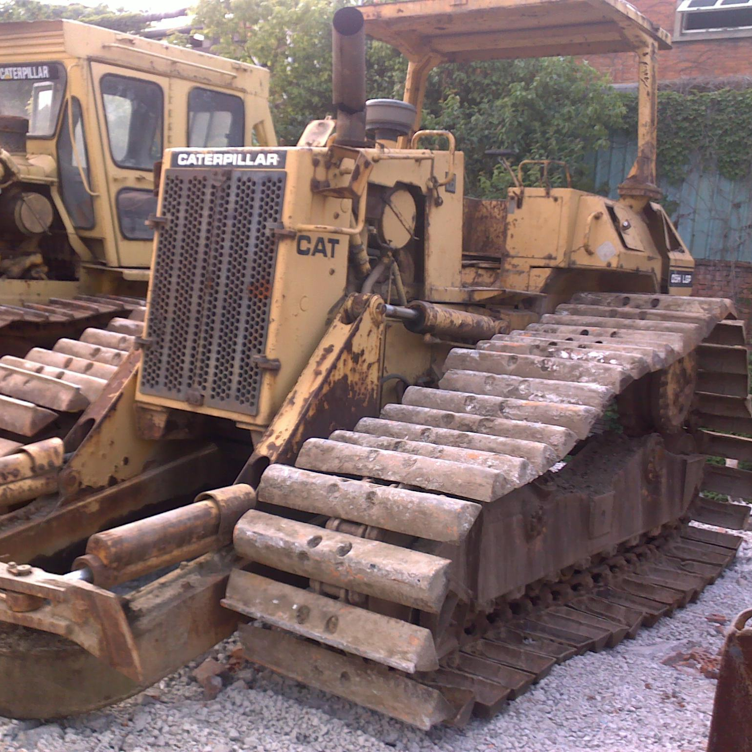 japan Condition Original caterpillar d4h bulldozer with rippers/ dozer caterpillar/d4h Bulldozer,Caterpillar D5H Bulldozer
