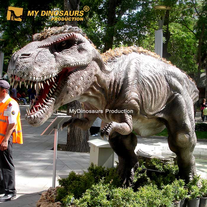 Выставочный парк развлечений MY DINO с большим динозавром