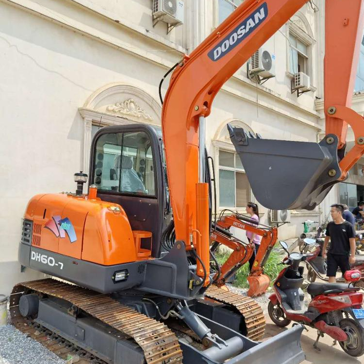 Бывший в употреблении южнокорейский мини-экскаватор Daewoo DH60/мини-экскаватор Doosan 55 DH55 для продажи
