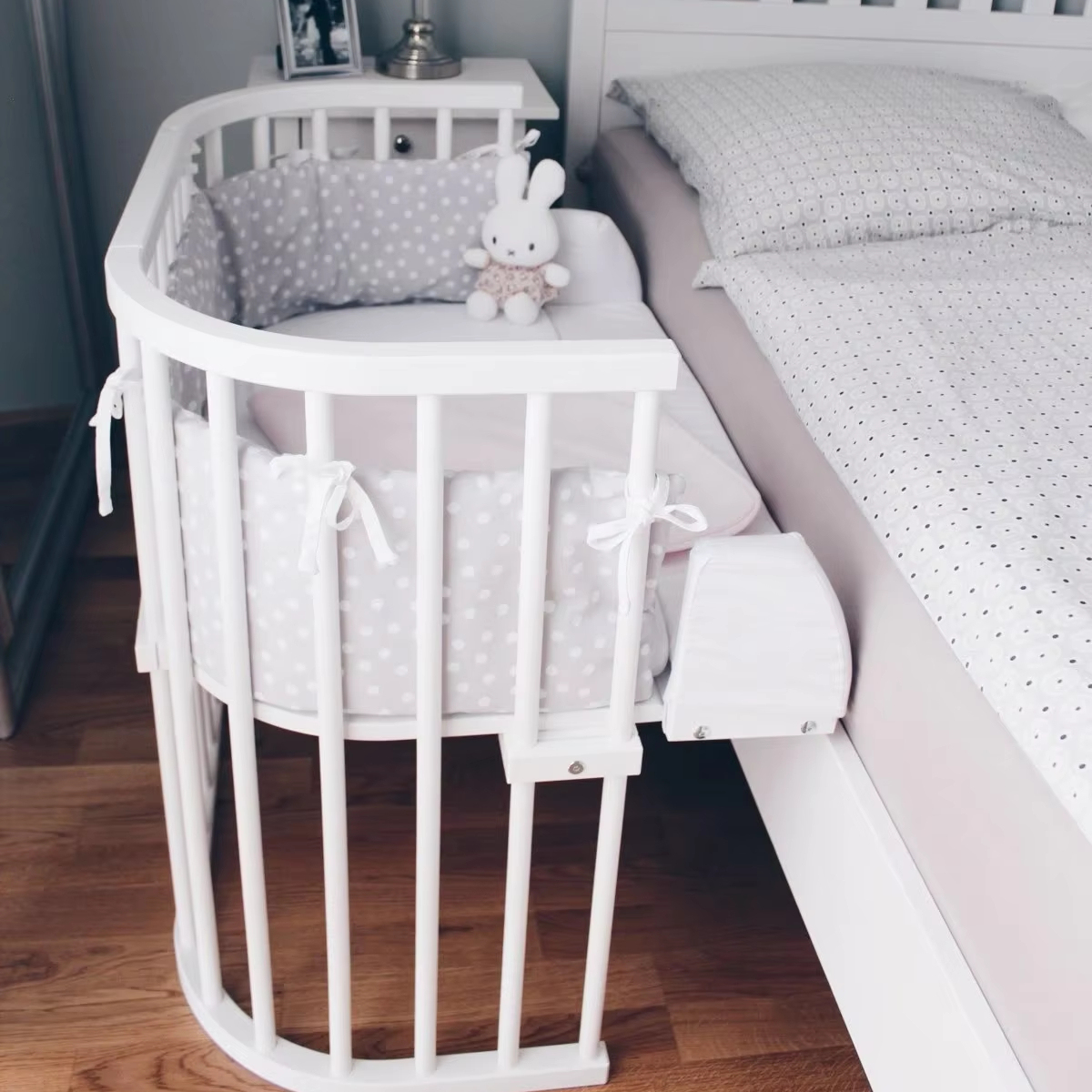 Solid wood baby bed