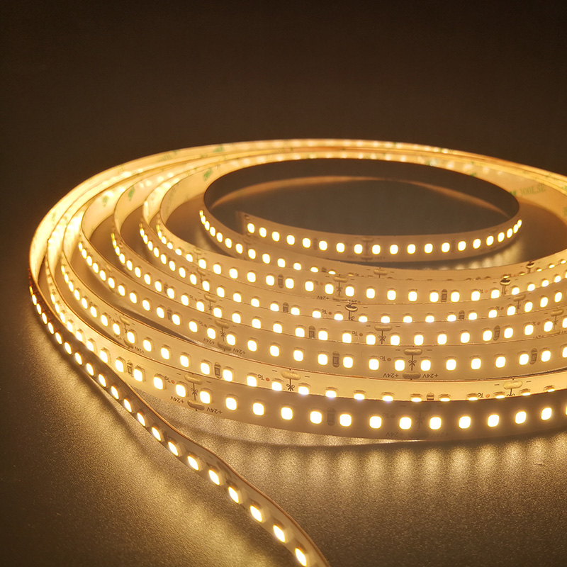 Высокая люменов яркий DC24V LED открытый Крытый свет Гибкая полоса 2835 светодиодные фонари