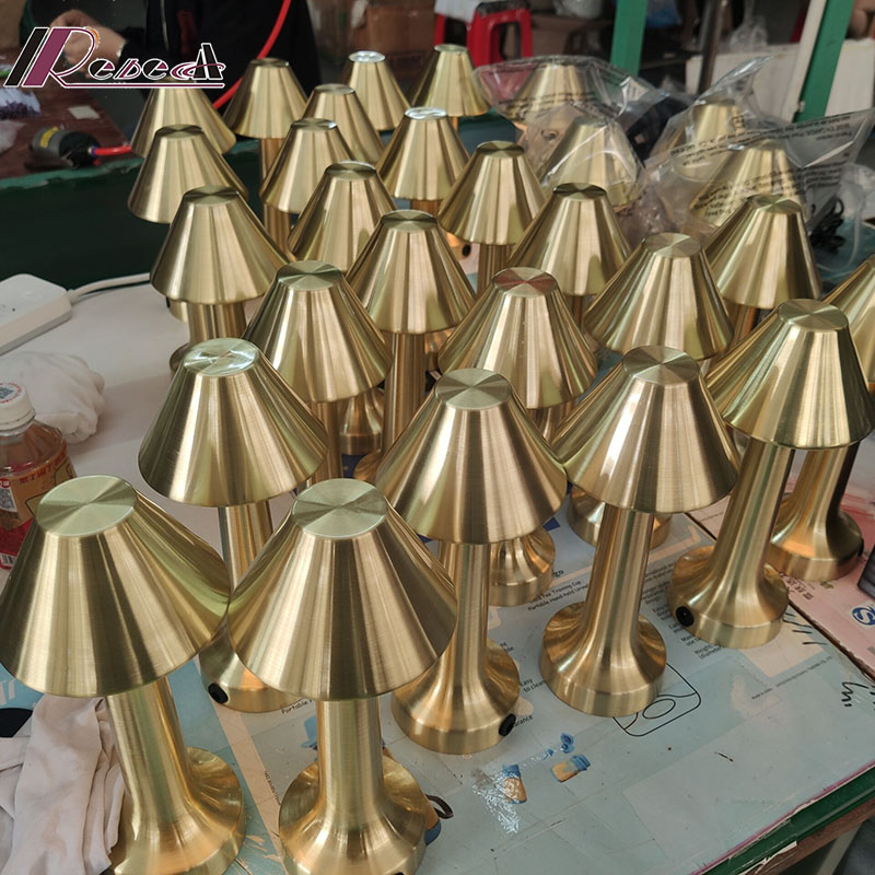 Популярная красивая дизайнерская аккумуляторная Настольная Беспроводная лампа для ресторана