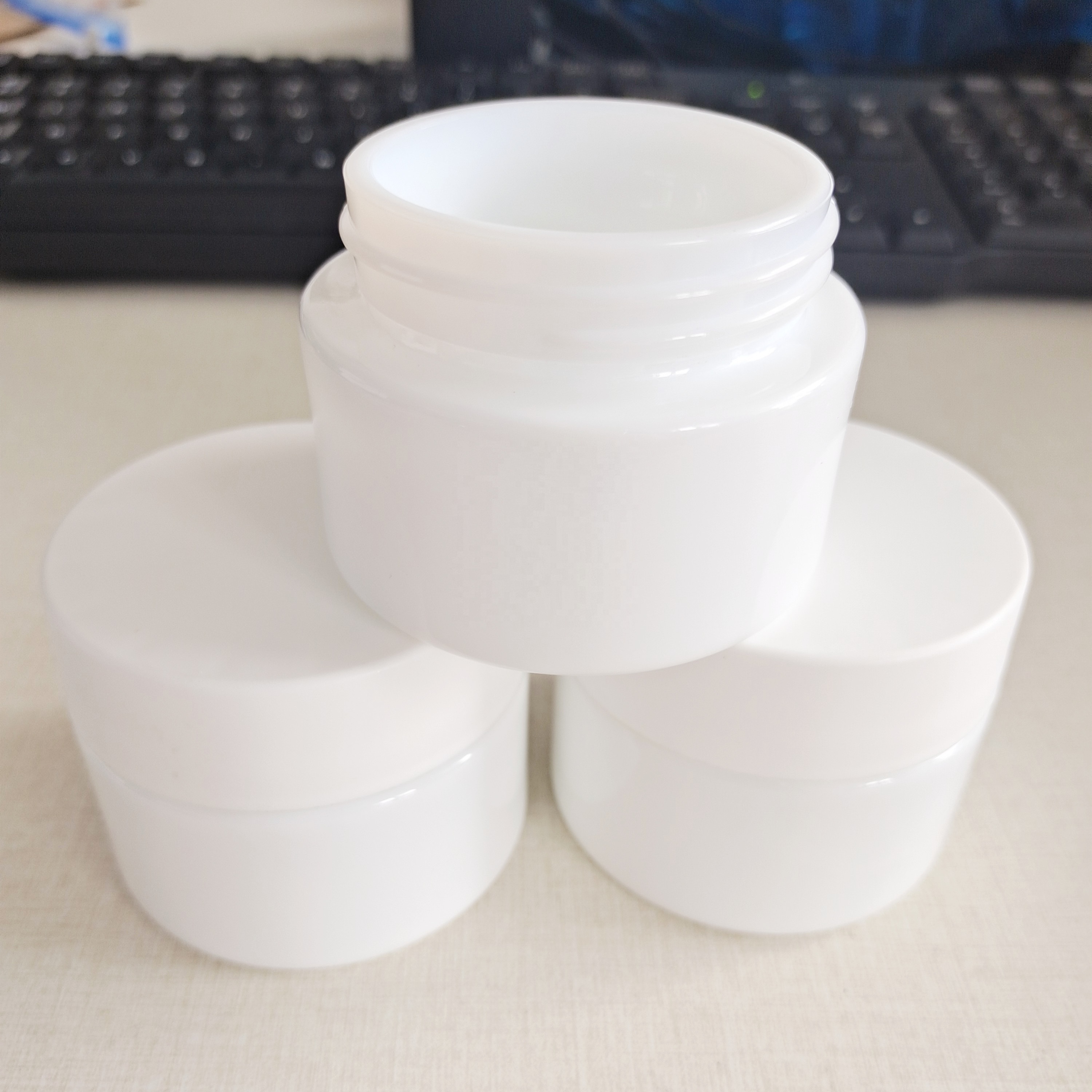 2oz 3oz cookie jar ceramic white 5ml white glass jar 1/8oz cbd flower smell proof 60mm plastic lid child proof weed jars