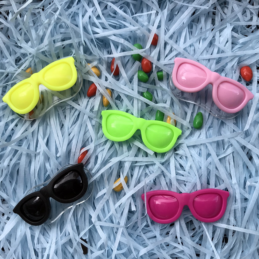 VJ 5PCS Hot Fashion Plastic Sunglasses Holder Earphone Pin Cloth Brooch Reading Glasses Magnetic Eyeglass Holder For Gifts