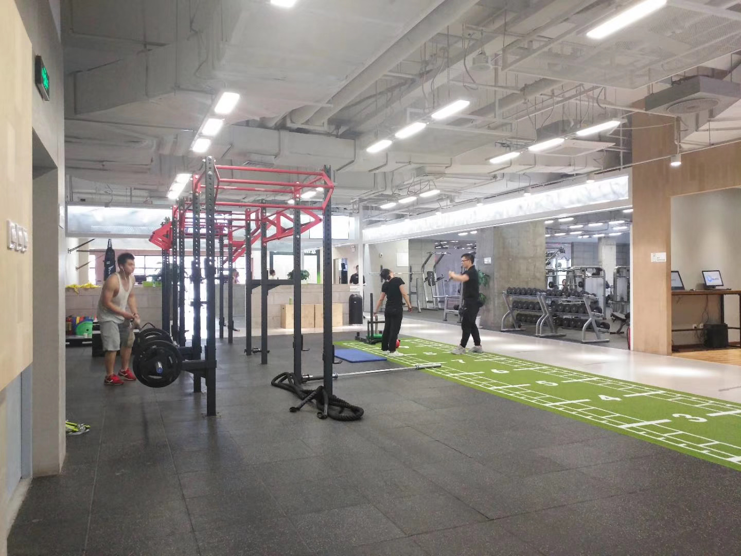 Customize Gym Rubber Foor Tile Waterproof Flooring Matting 20mm of gym floor rubber mats for sale