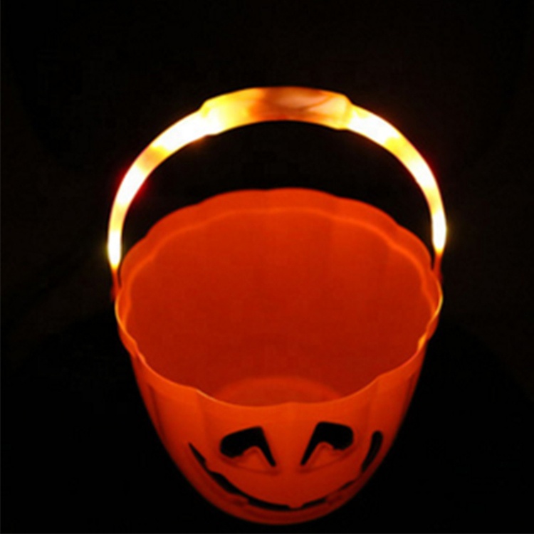 Kanlong Wholesale Portable Large Plastic Bucket LED Flash Tote Light Pumpkin Candy Barrels