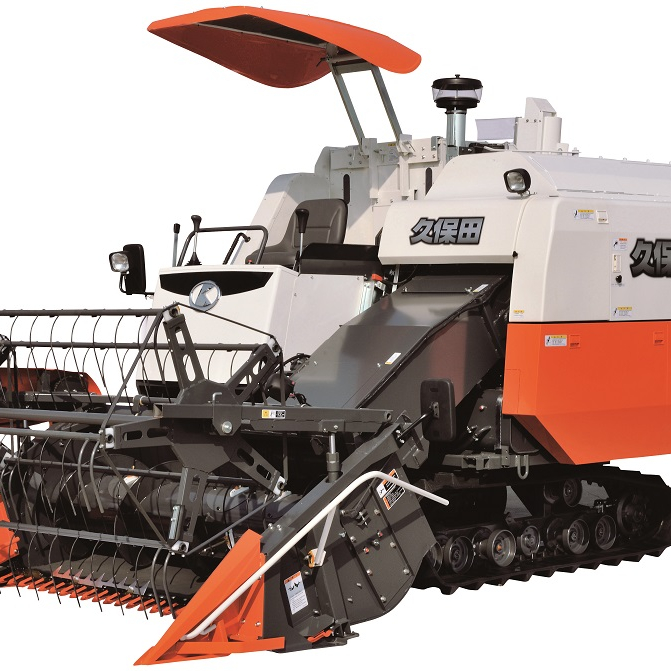Бывший в употреблении Японский небольшой комбайн Kubota PRO688Q DC60
