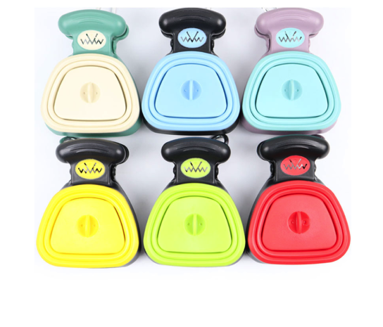 Amazon Hot Selling Pet Cleaning Tool Pet Travel Foldable Pooper Scooper With 1 Roll Decomposable bags Poop Scoop Clean tool