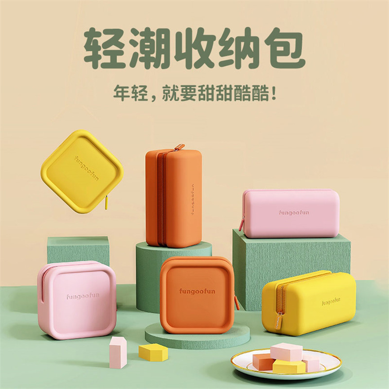 OEM Fashion Ladies Jelly Purse Make Up Beauty Skincare Ladies Pouch Makeup Bag Small Soft Silicone Wallets Silicon Cosmetic Bag