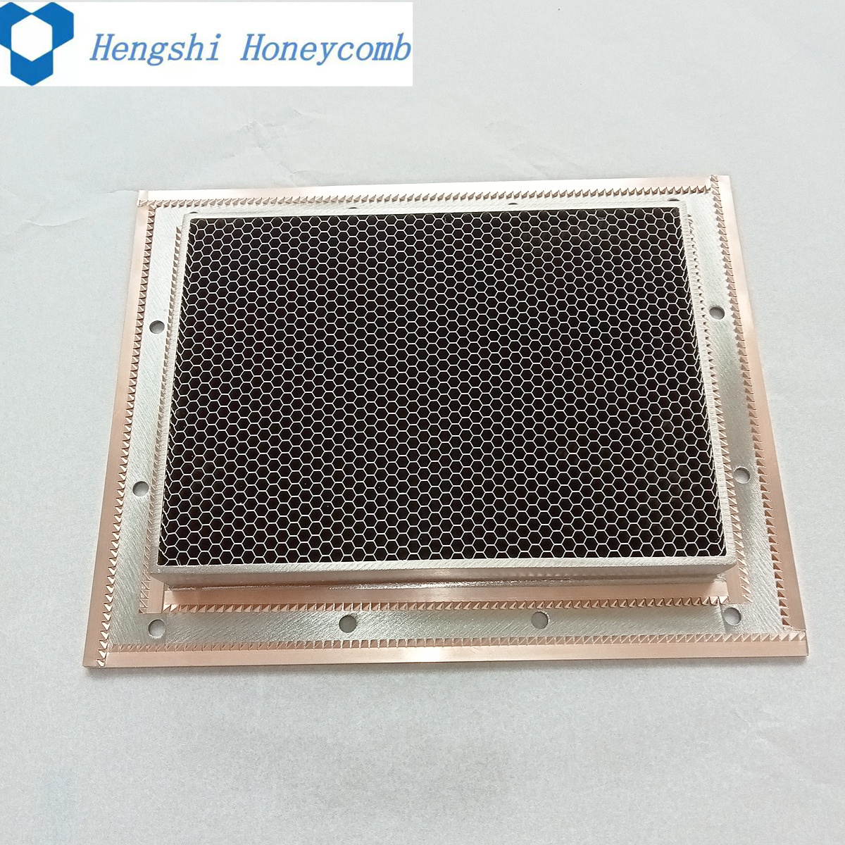 Hengshi Honeycomb из нержавеющей стали, высокопроизводительная защита EMI, сотовая панель с латунными полосками для пальцев