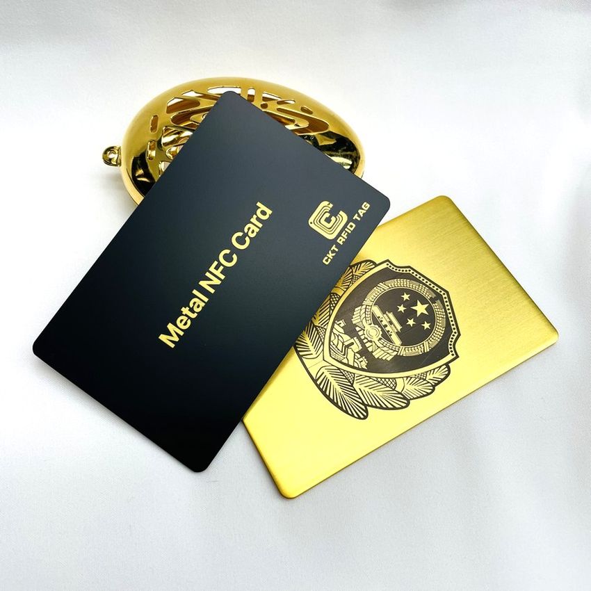 Матовая металлическая визитная карточка NFC с гравировкой на заказ