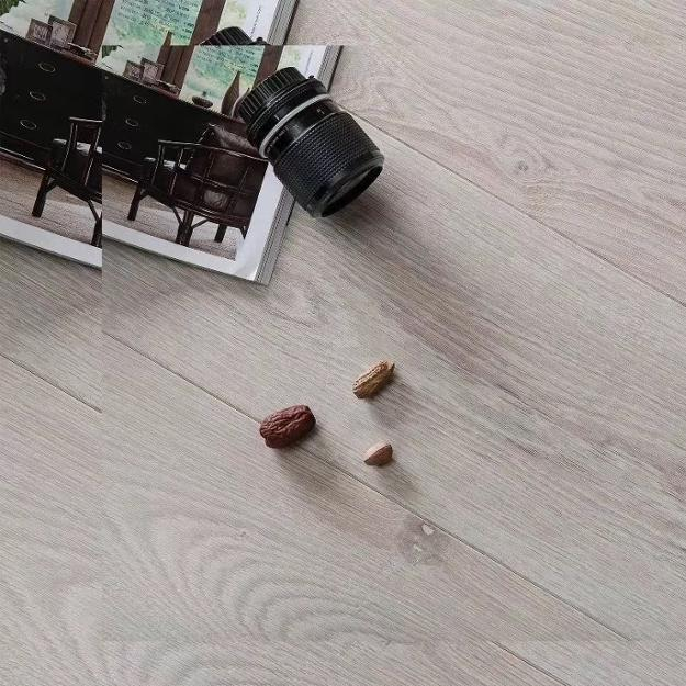 Химическая реакция, широкий дощатый дубовый композитный паркетный пол/композитный твердый пол из дуба