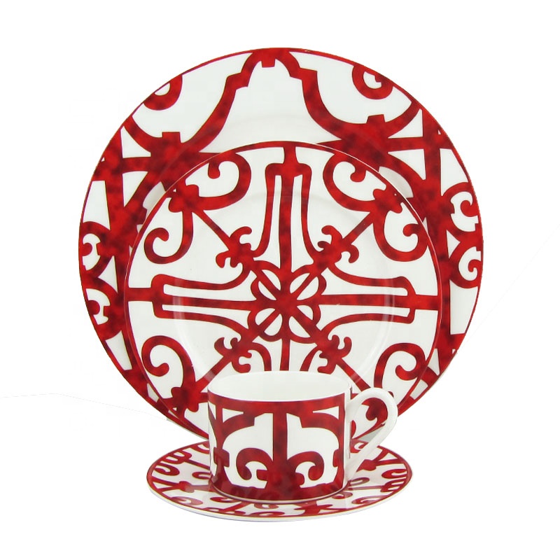 Hot Sale Vintage Plates Red Revival Small Luxury European Western Tableware Set Bone China Colored Dinner Set