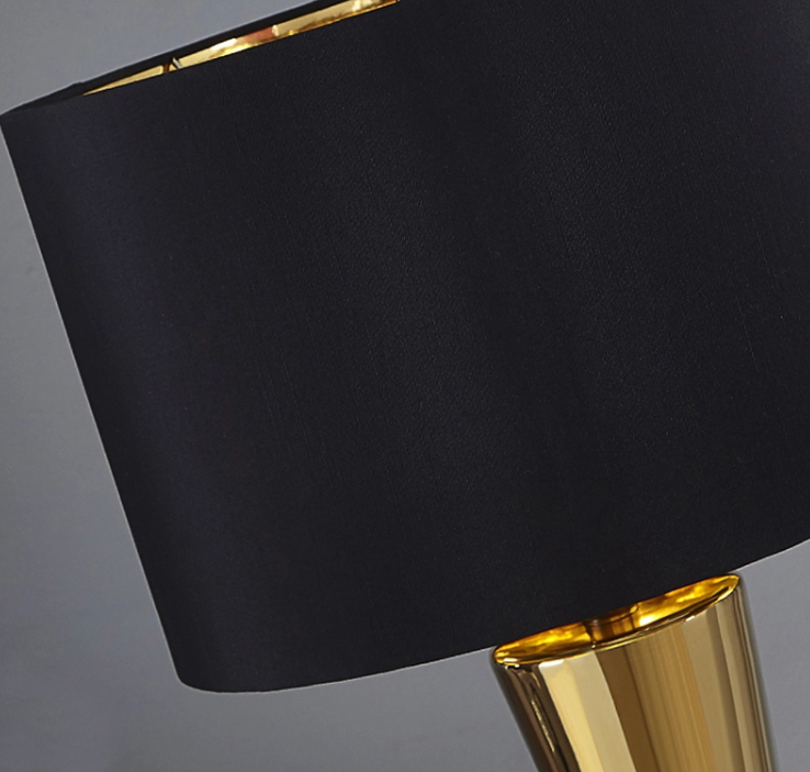 Modern Luxury Faceted Corner Column Crystal Table Lamp for Hotel Home Living Room Decoration Desk Light with White Lampshade