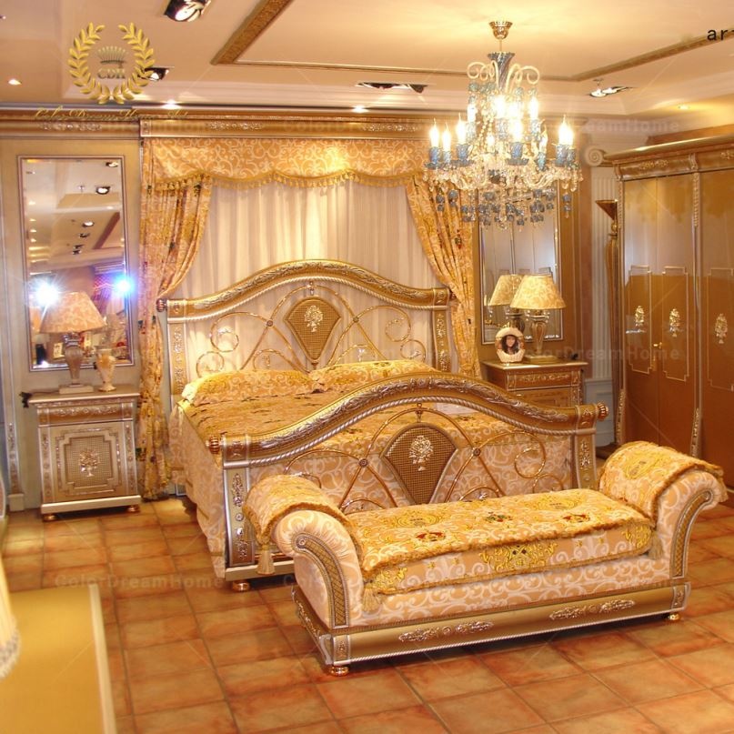 Роскошная французская кровать