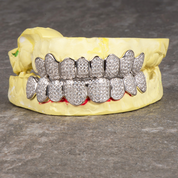 Jasen Hip Hop 925 silver Grillz Custom Teeth for rappers or Custom Iced Out 10 Karat Solid Gold Grillz with SI3 Natural Diamond