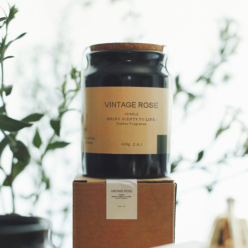 Hot selling romantic custom logo holiday portable scented candle wholesale soy luxury candles with black glass jar