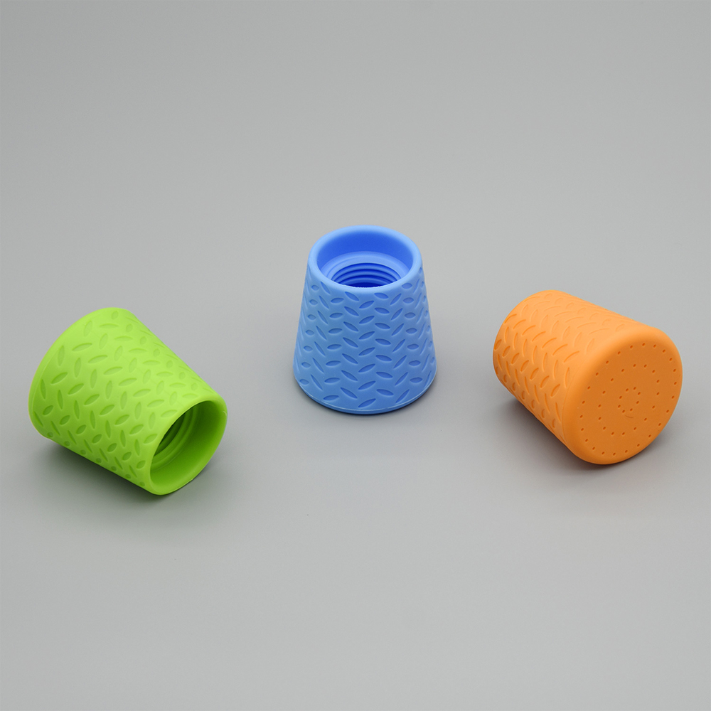 New design silicone Shower Splash Sprinkler Fits Most Water Bottles portable Dog Bath water sprayer Perfect for Hiking,Camping