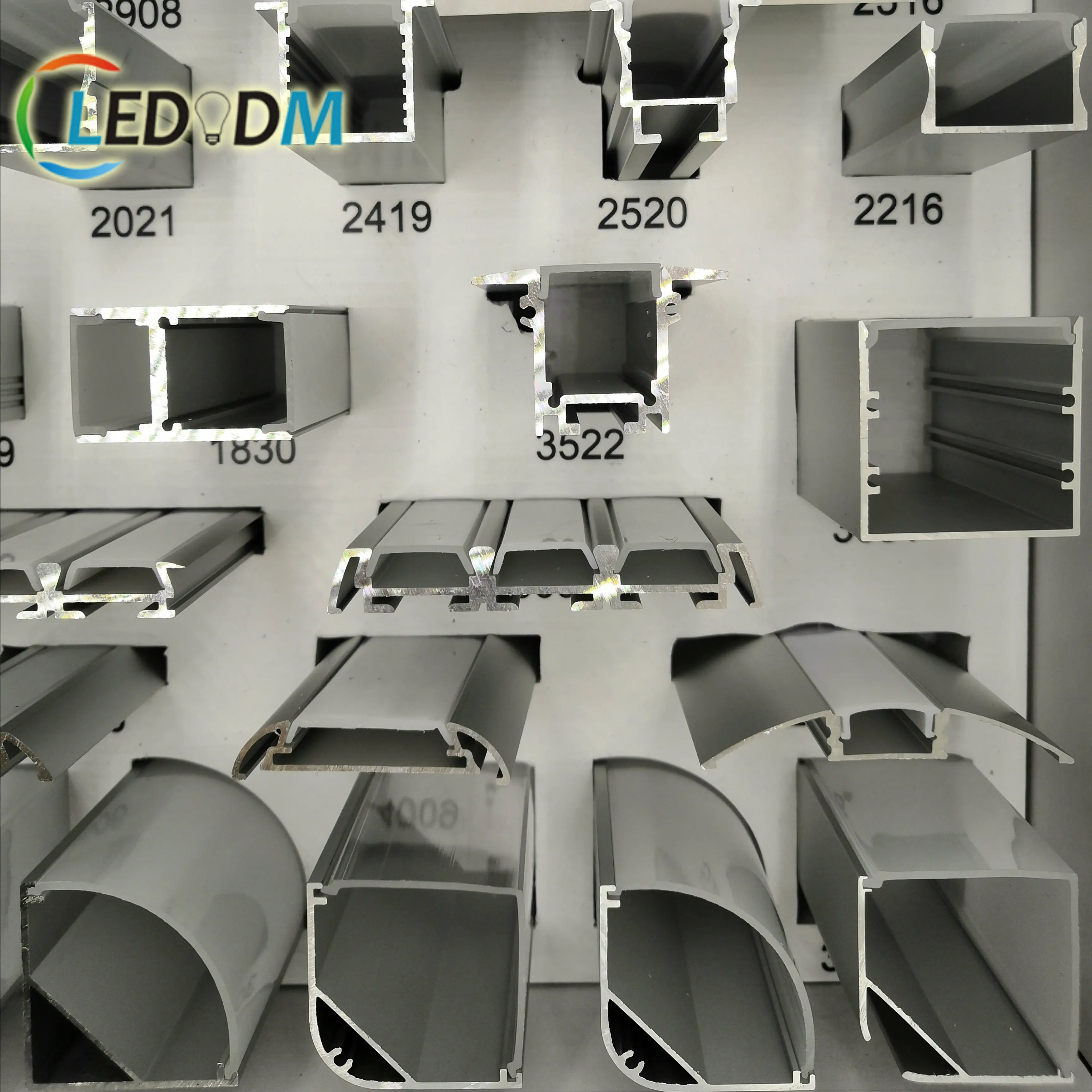 6063 U-образные/алюминиевые профили используются для светодиодных лент, отлично подходят для шкафов, утопленных, угловых, настенных и потолочных креплений