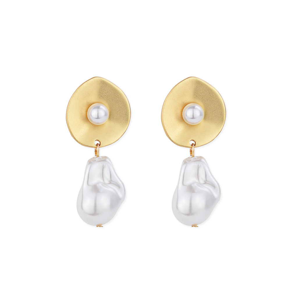 Vintage Gold Hollow Round Circle Pearl Stud Earrings for Women Geometric Round Circle Pearl Stud Earrings
