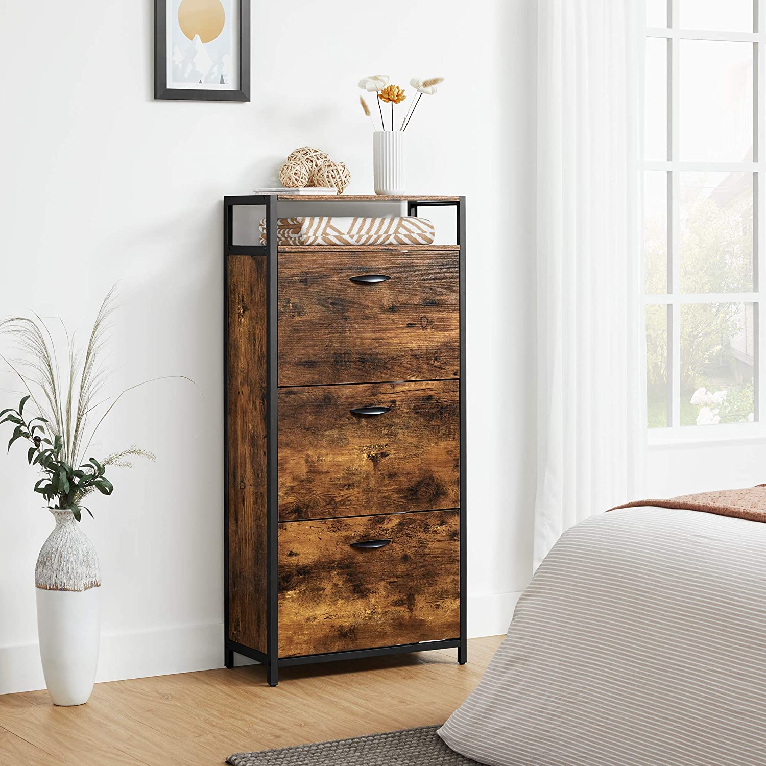 Shoe Cabinet with 3 Flip Doors, Storage Rack with Open Compartment, Internal Dividers, for 15-18 Pairs of Shoes