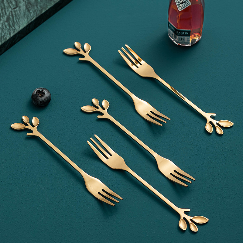 2021 new wholesale restaurant gold stainless steel fruit cake dessert fork sets stainless steel flatware for wedding