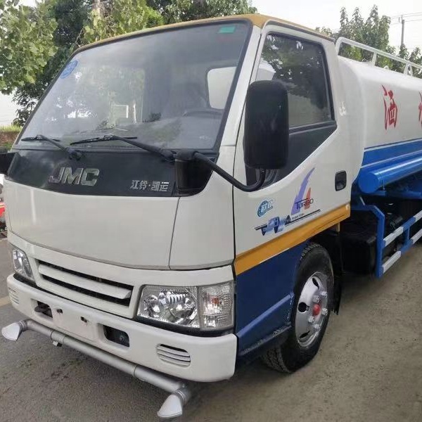 Jmc City Street Road Vacuum Sweeper Truck with 2.5m3 Water and 5m3 Dust Tank Capacity