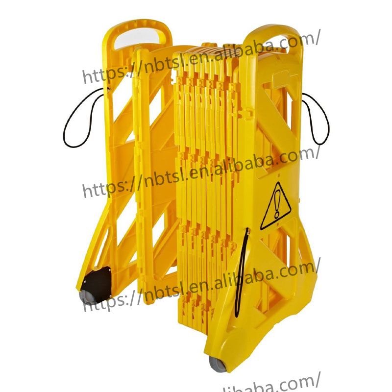 New Arrive Yellow Plastic Mobile Expandable Barrier Barrier For Traffic Control Road Barrier On Wheel