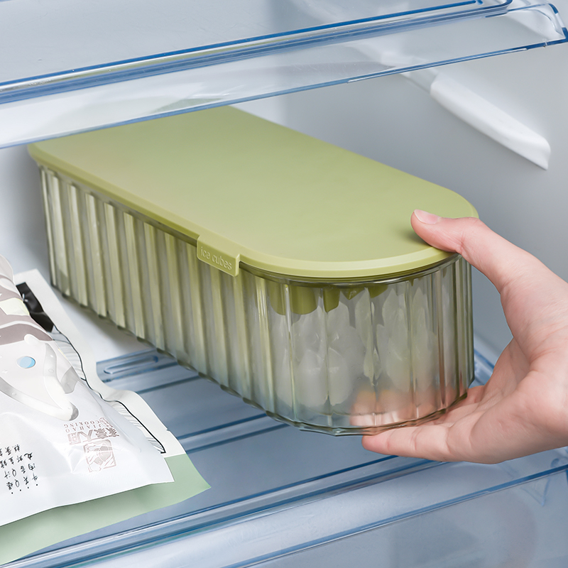wholesale Amazon Hot Sale Quick-Frozen Cubes With Lid Homemade Cube Box Beverage Cold Mold Summer Refrigerator Silicone Ice Tray