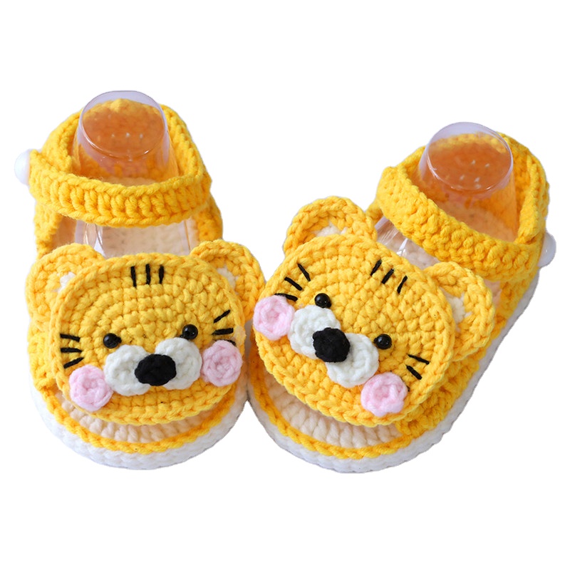 Knitted New style handmade soft and comfortable cartoon lovely crochet children shoes