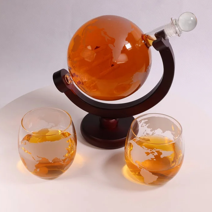 Whiskey Decanter Globe Set with 2 Etched Whiskey Glasses for Liquor Bourbon Vodka Gifts For Men 850ml