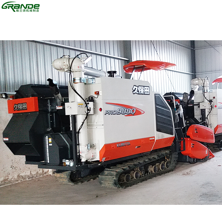 Б/у зерноуборочный комбайн Kubota 4LZ-4