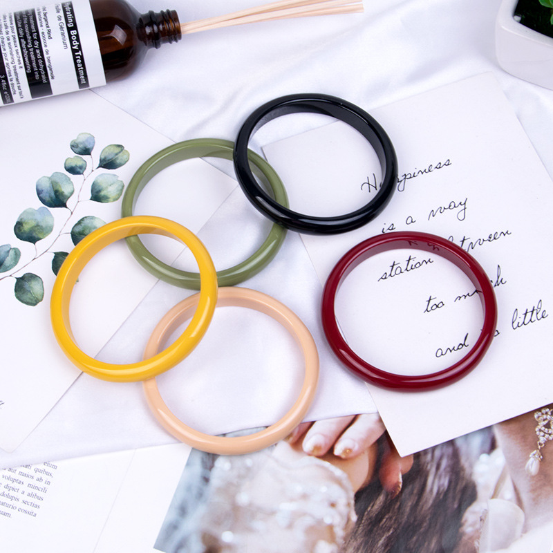 2021 Fashion solid color resin bracelet ladies simple acrylic bracelet factory direct wholesale