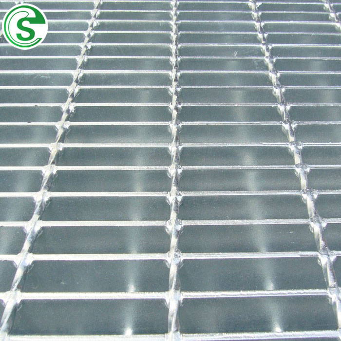 Industrial Enjineering Building Materials Galvanized Serrated Grating Safety Steel Grid / Grille Grates