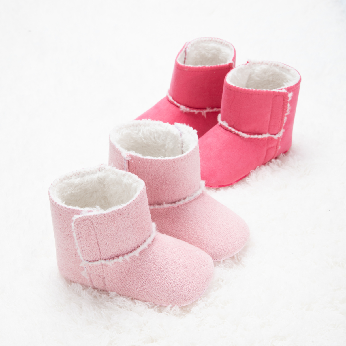 MOQ 1 New fashion designs Cotton base fabric is comfortable Anti-slip sole Suitable for indoor activities Baby winter boots